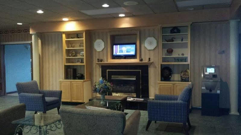 Rodeway Inn & Suites Greensboro Southeast Ngoại thất bức ảnh